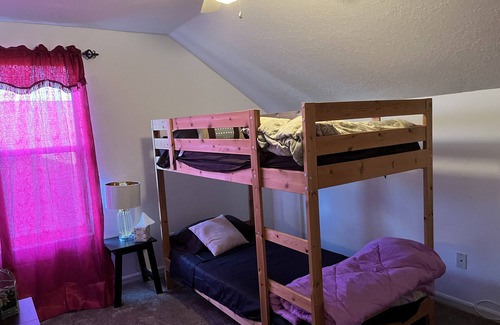 Oak Grove Cama Y Desayuno | COSY SLEEPOVER -10MIN FROM THE SHOPPING OULET/GREAT RESTURANTS.