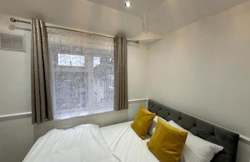 Downham Casa | Cosy Smart/Small Double Room in Keedonwood Road Bromley