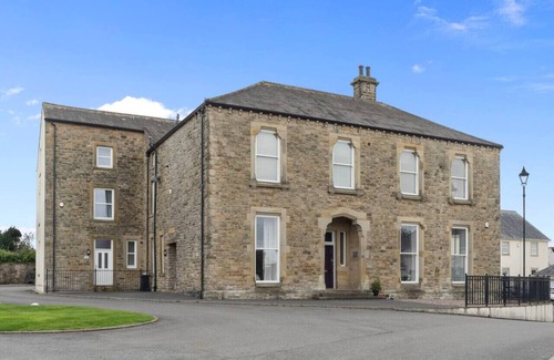 Stainburn Apartamento | Cosy & Spacious 2BR Flat in Workington with FREE Parking