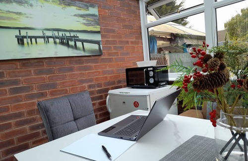 Willenhall Casa | Cosy Spacious Bedroom with dedicated Shower/Toilet in the Heart of West Midlands