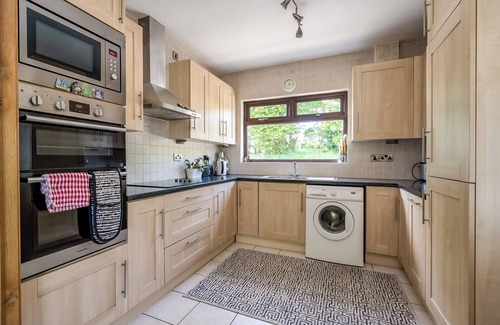 Carrickfergus Casa | Cosy, spacious, private hill top property, with stunning far reaching views.
