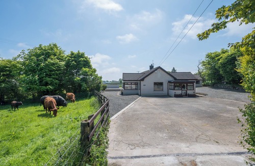 Carrickfergus Casa | Cosy, spacious, private hill top property, with stunning far reaching views.