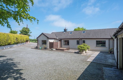 Carrickfergus Casa | Cosy, spacious, private hill top property, with stunning far reaching views.