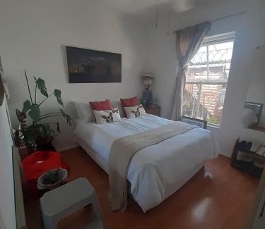 Gordons Bay Central Casa | Cosy Stay - Homestay with Linda & Garfield