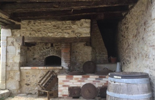Thenon Casa | Cozy cottage with exposed stones and beams