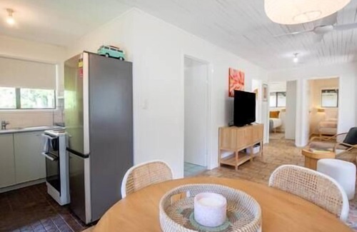 Point Lookout Cabaña | Cosy Straddie cottage + sleeps 6 + pet friendly