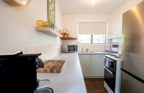 Point Lookout Cabaña | Cosy Straddie cottage + sleeps 6 + pet friendly