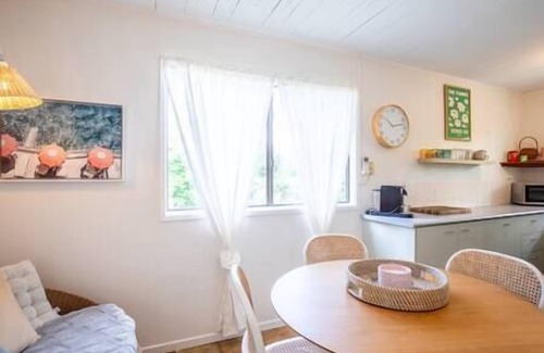Point Lookout Cabaña | Cosy Straddie cottage + sleeps 6 + pet friendly