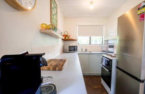 Point Lookout Casa | Cosy Straddie cottage + sleeps 6 + close to beach