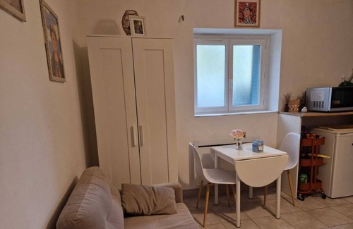 Moulin a Vent Apartamento | Cosy studio 2 minutes from T6 tramway and 5 minutes from Métro B stop Debourg.
