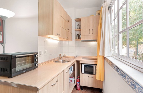 Pedregalejo Playa Apartamento | Acogedor apartamento-estudio en Málaga cerca de la playa con Wi-Fi