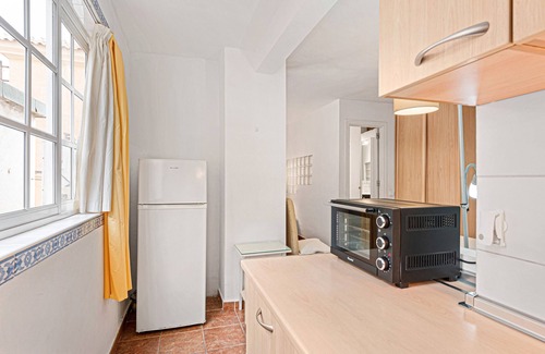 Pedregalejo Playa Apartamento | Acogedor apartamento-estudio en Málaga cerca de la playa con Wi-Fi