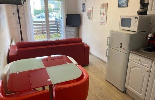 Pyrenees 2000 Apartamento | Estudio con Cabina y Terraza para 4 en el Corazón de la Estación