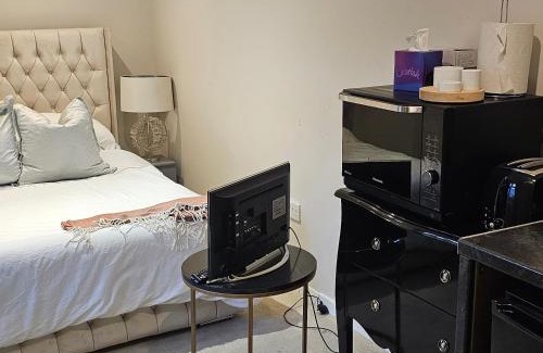 South Ockendon Apartamento | Cosy Studio Getaway - Free Parking & Central Links