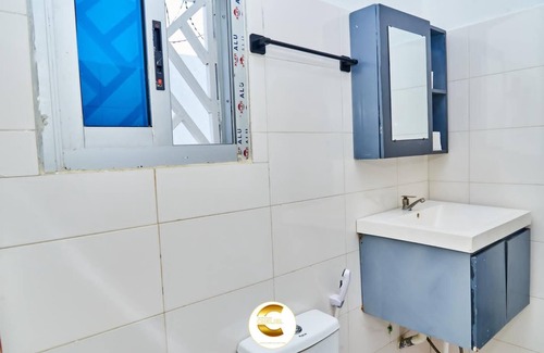 Yamoussoukro Apartamento | Cosy studio in a mini-complex with swimming pool close to amenities.