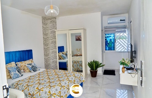 Yamoussoukro Apartamento | Cosy studio in a mini-complex with swimming pool close to amenities.