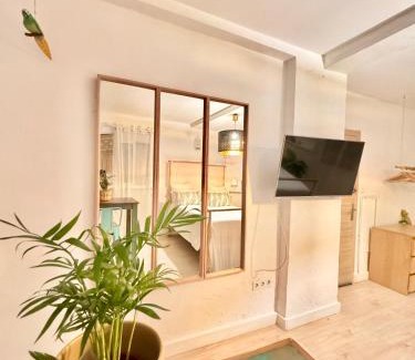 Capuchinos Apartamento | Cosy Studio +netflix+24h entry+silent air conditionning
