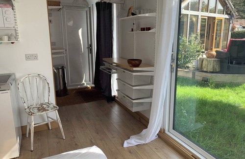 New Forest District Cabina | Cosy Studio with a field view
