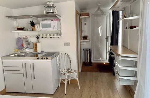 New Forest District Cabina | Cosy Studio with a field view