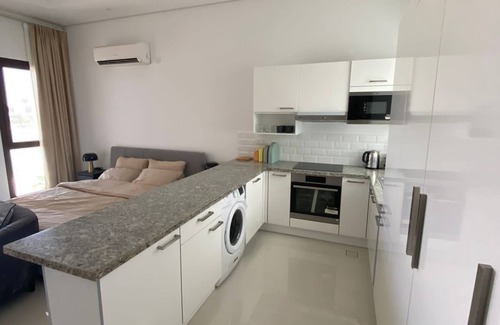 Taqah Apartamento | Cosy studio with a lagoon view in Hawana resort