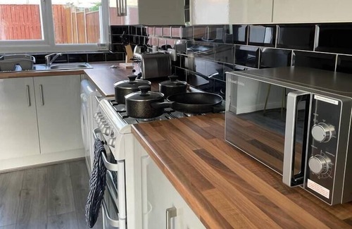 Huyton Casa | Cosy Stunning 3 BR House in Liverpool
