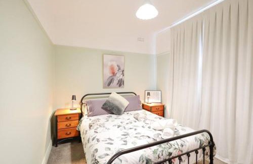 Tenterfield Casa | Cosy Sun-Filled Cottage