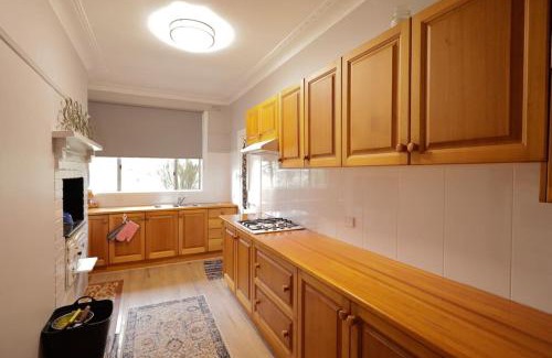 Tenterfield Casa | Cosy Sun-Filled Cottage