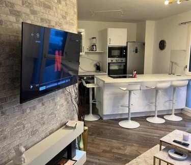 Chevilly-Larue Apartamento | Cosy T2 au porte dOrly Rungis au pied du metro ligne 14
