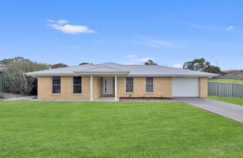Central Mudgee Casa | Cosy three bedroom home, two bathrooms and BBQ area!