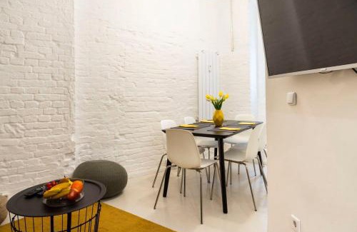 Neukoelln Apartamento | Cosy Three BR Two BTH plus AC plus Self CheckIn plus Street Parking