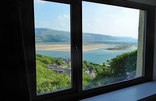 Barmouth Apartamento | Apartamento elegante recientemente reformado con vistas panorámicas, terraza compartida y bañera de hidromasaje.