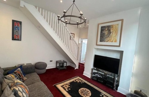Waterloo Casa | Cosy Townhouse in Waterloo, Liverpool Sleeps 4