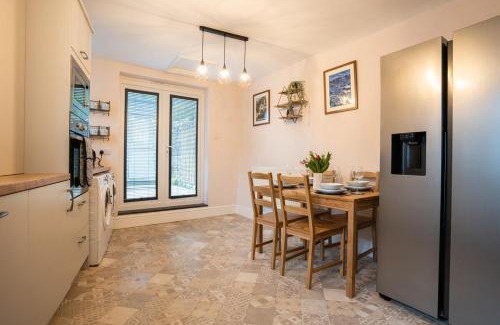 Dolgellau Casa | Cosy townhouse with log burner