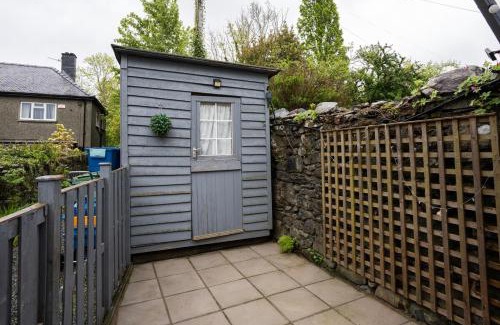 Dolgellau Casa | Cosy townhouse with log burner