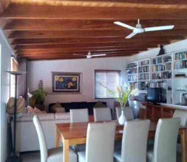 Cudmirrah Casa | Cosy two bedroom bungalow close to lake and ocean