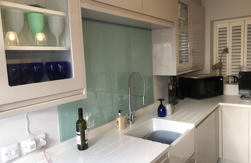 Taunton Casa | Cosy Victorian Town House with parking and great location