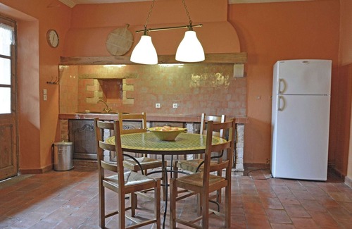Saint-Cesaire-de-Gauzignan Villa | Acogedora Villa en Saint-Césaire-de-Gauzignan con Piscina
