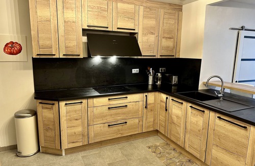 Grandcamp-Maisy Casa | Cosy village house with home cinema