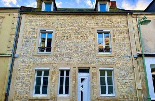 Grandcamp-Maisy Casa | Cosy village house with home cinema