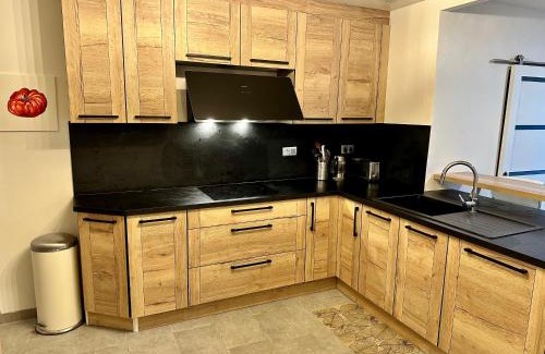 Grandcamp-Maisy Casa | Cosy village house with home cinema