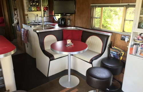 West Buckland Casa | Cosy vintage American caravan