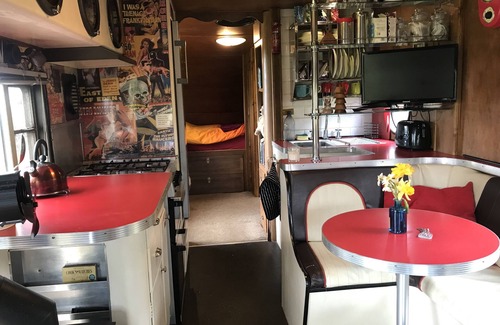 West Buckland Casa | Cosy vintage American caravan