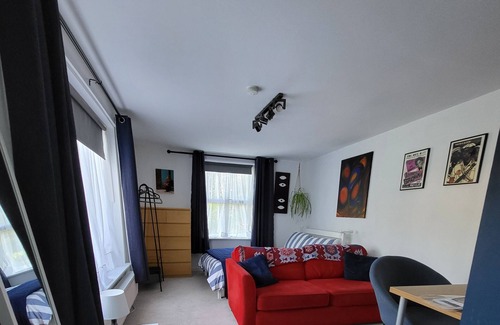 Roundhay Apartamento | Cosy well equipped stand alone studio. Only 10 mins drive to the city centre