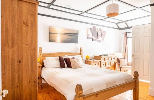 St Davids Casa | Cosy Welsh Cottage in St Davids Centre with Garden