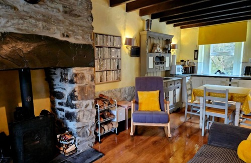 Tanygrisiau Cabaña | Cosy Welsh Cottage near to Ffestiniog Railway, local beaches, walks & activities