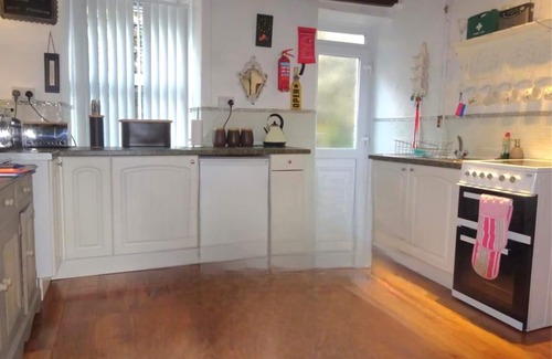 Tanygrisiau Cabaña | Cosy Welsh Cottage near to Ffestiniog Railway, local beaches, walks & activities
