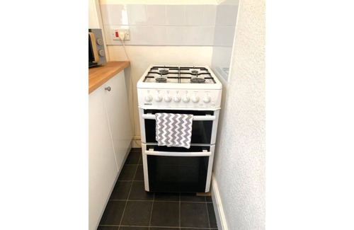 Birkenhead Apartamento | Cosy Wirral home near Liverpool with Free Parking!