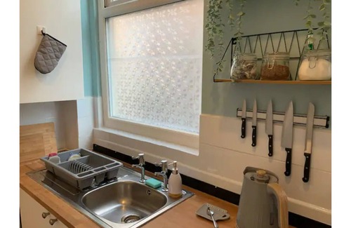 Birkenhead Apartamento | Cosy Wirral home near Liverpool with Free Parking!