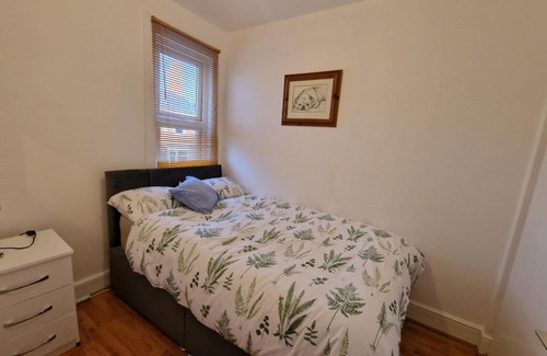 Evesham Casa | CosyHomeStay Evesham Spacious home W/Free Parking & WiFi