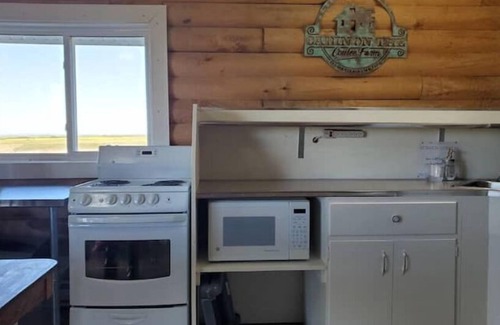 Castor Otro | Cabin on the Coulee Farm: Log Cabin Glamping